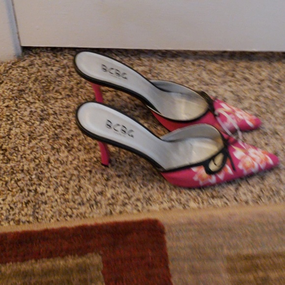 Shoes - Picture 2 of 4